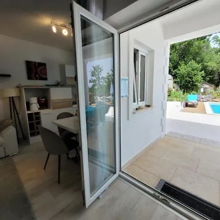 Mit Pool Und Jacuzzi Istrien شقة لوفغان